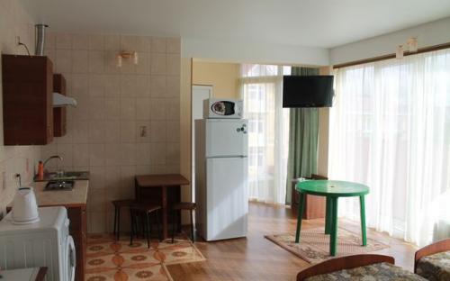 Гостевой дом "Светлана", люкс с кухней в номере