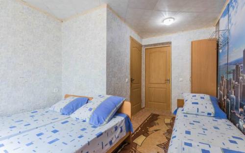 3-местный Стандарт на 1 и 3 этажах, Частный дом с комнатами для гостей на Ангарском 5, Витязево