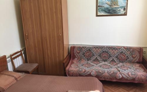 Трехместная комната с балконом, Гостевой дом на Горького 11 Анапа