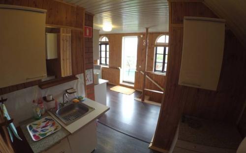 Двухкомнатный люкс-мансарда с кухней и балконом, Гостевой дом "Каштан" Архипо-Осиповка