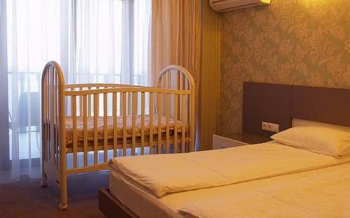 Детская кроватка, Отель "Tesoromio" Утёс