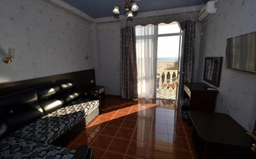 2-х комнатный люкс с балконом и видом на море