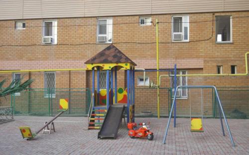 Детская площадка, Гостевой дом "Поющие в терновнике" Анапа